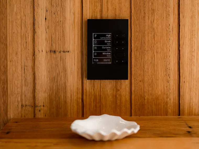 C-Bus wall control panel with lighting, blinds, curtains, and window options.