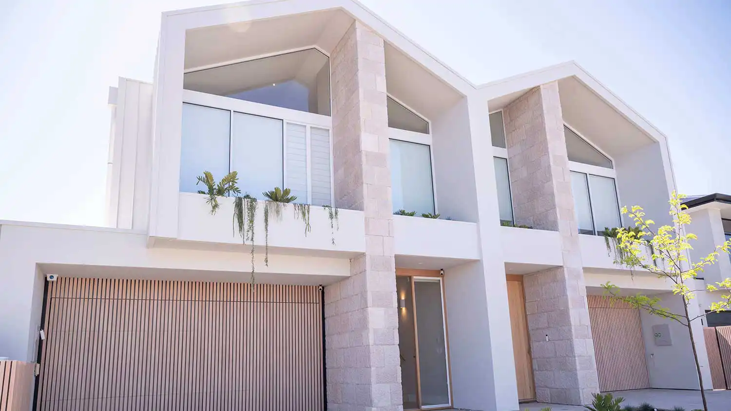 Find out how twin interior experts Alisa and Lysandra Fraser use Clipsal in their ‘Design Duo: Twin vs Twin’ show.